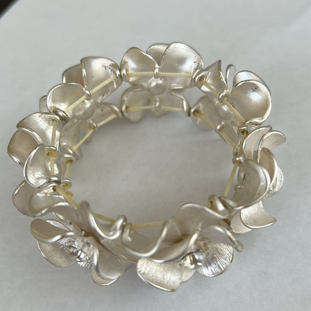 Costume Jewelry Bracelet - Picture 7 of 9